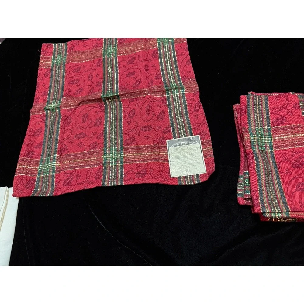 Lot of 4 VTG Windham Weavers Dinner Napkins Gold Accents + Xmas Linen Hand Towel